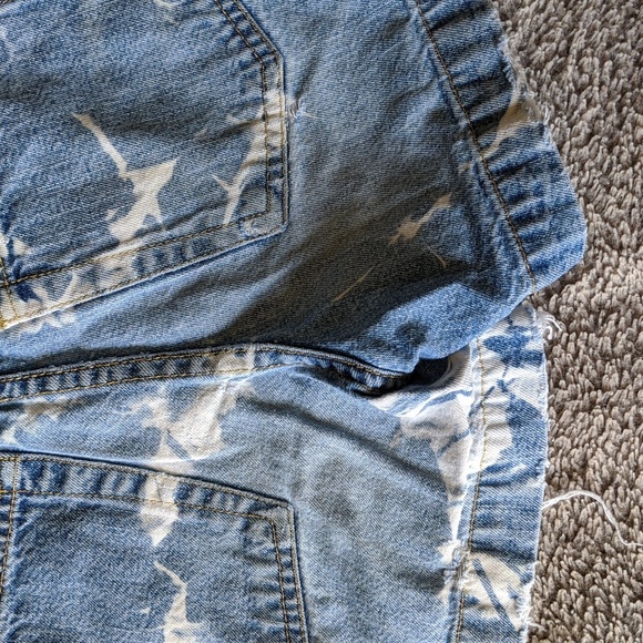 🌻 Distressed Denim Jean Shorts - Picture 3 of 8